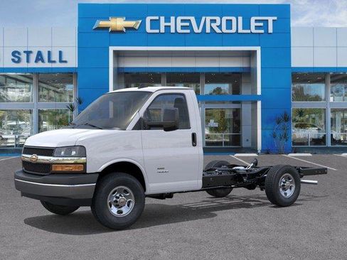 Used 2026 Chevrolet Express 3500 w/ Power Convenience Package RWD image 2