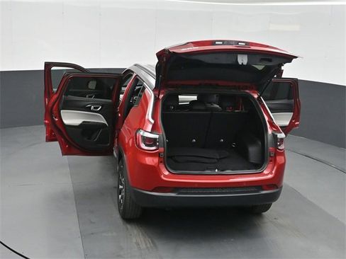 Used 2025 Jeep Compass Limited image 51