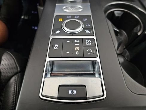 Used 2018 Land Rover Discovery SE AWD/4WD image 23