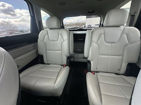 Used 2024 Kia Telluride EX w/ EX Captain's Chair Package FWD image 13