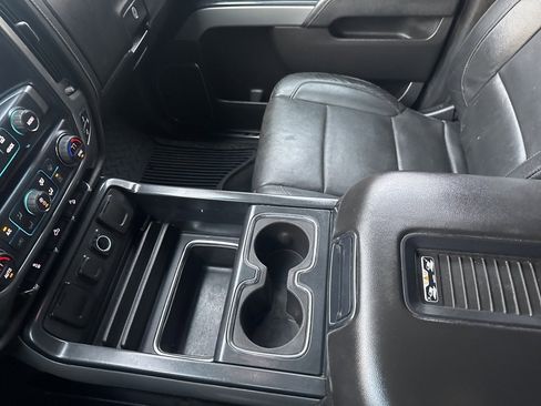 Used 2018 Chevrolet Silverado 1500 LTZ Z71 image 32