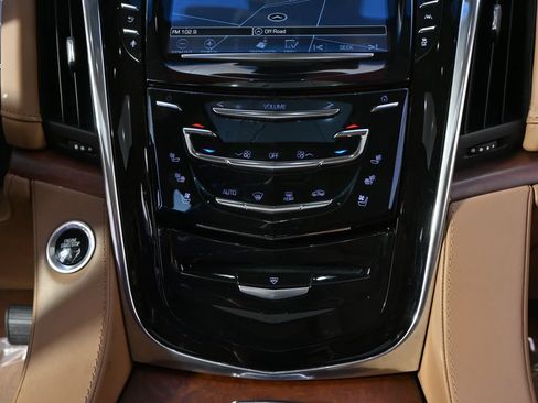 Used 2016 Cadillac Escalade Platinum AWD/4WD image 31