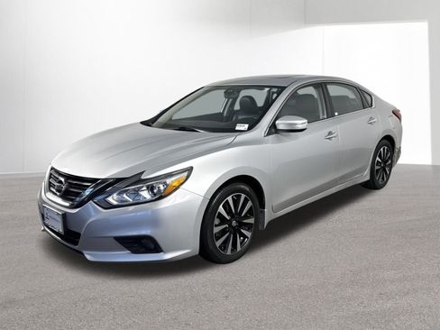 Used 2018 Nissan Altima 2.5 SV w/ 2.5 SV Technology Package image 1