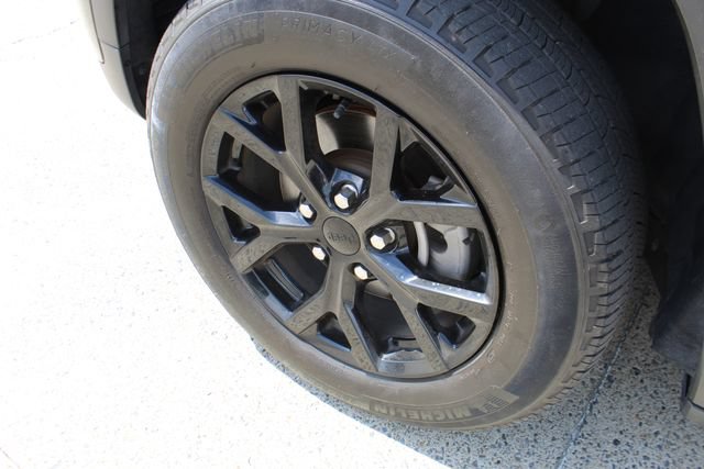 Used 2024 Jeep Grand Cherokee Altitude AWD/4WD image 3