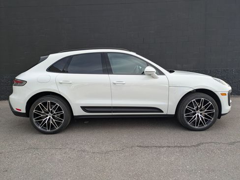 Used 2025 Porsche Macan image 8