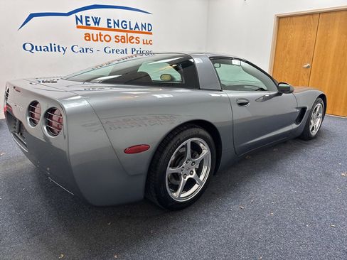 Used 2004 Chevrolet Corvette Coupe w/ Preferred Equipment Group image 3