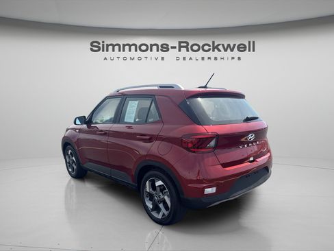 Used 2025 Hyundai Venue SEL FWD image 2
