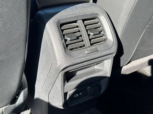 Used 2023 Volkswagen Tiguan SE R-Line image 11