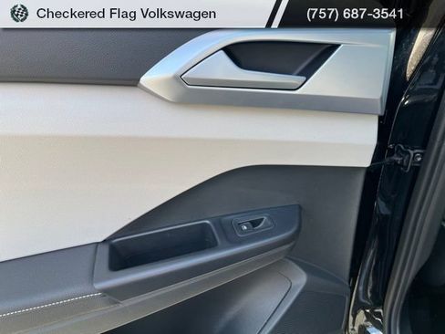 New 2026 Volkswagen Taos SE FWD image 24