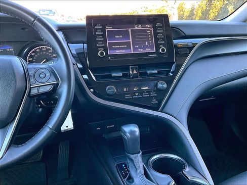 Used 2021 Toyota Camry SE image 18