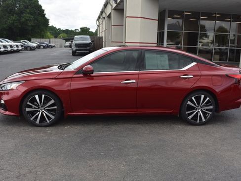 Used 2020 Nissan Altima 2.5 Platinum FWD image 10