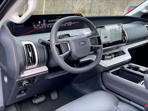 New 2026 Ford Expedition Active image 6