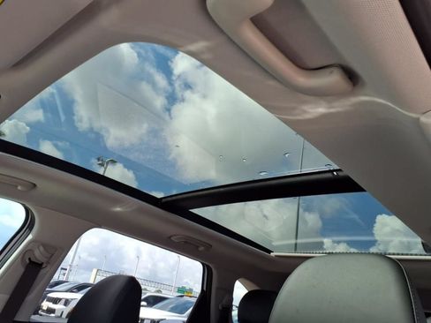 Used 2025 Kia Sorento SX FWD image 6