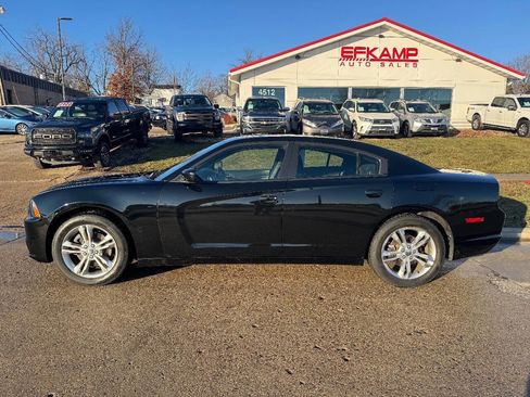 Used 2014 Dodge Charger SXT image 2