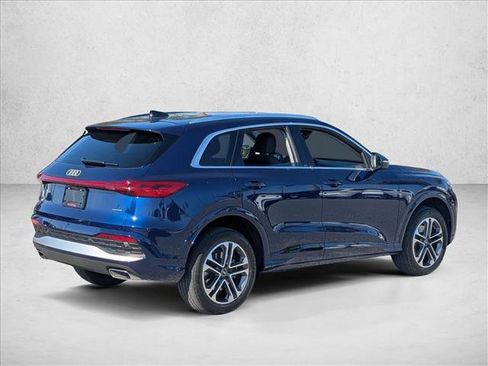 Certified 2025 Audi Q5 Premium w/ Convenience Package image 5