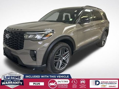 Used 2026 Ford Explorer ST-Line w/ ST-Line Street Pack AWD/4WD image 4
