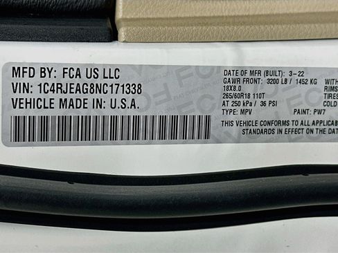 Used 2022 Jeep Grand Cherokee Laredo E RWD image 12