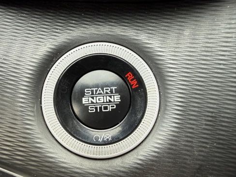 Used 2024 Jeep Grand Cherokee L Laredo image 32