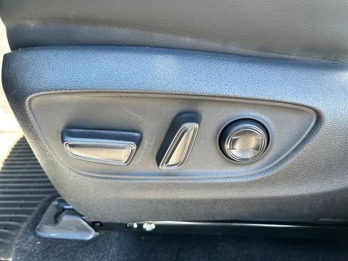 Used 2024 Toyota Highlander Limited image 22