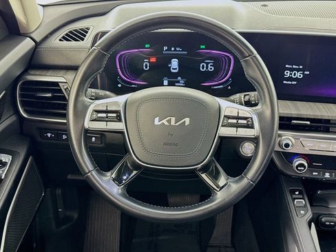 Used 2024 Kia Telluride EX w/ EX Captain's Chair Package image 35