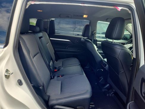Used 2019 Toyota Highlander Plus AWD/4WD image 9