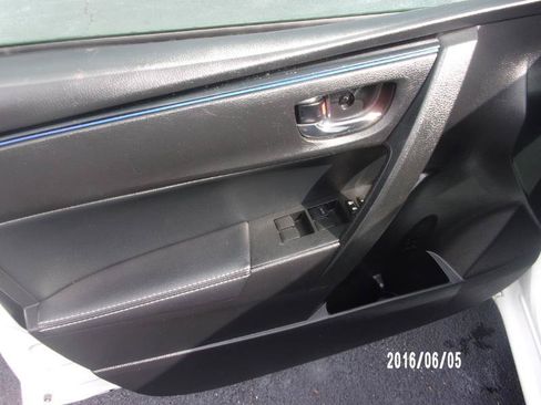 Used 2018 Toyota Corolla SE FWD image 17