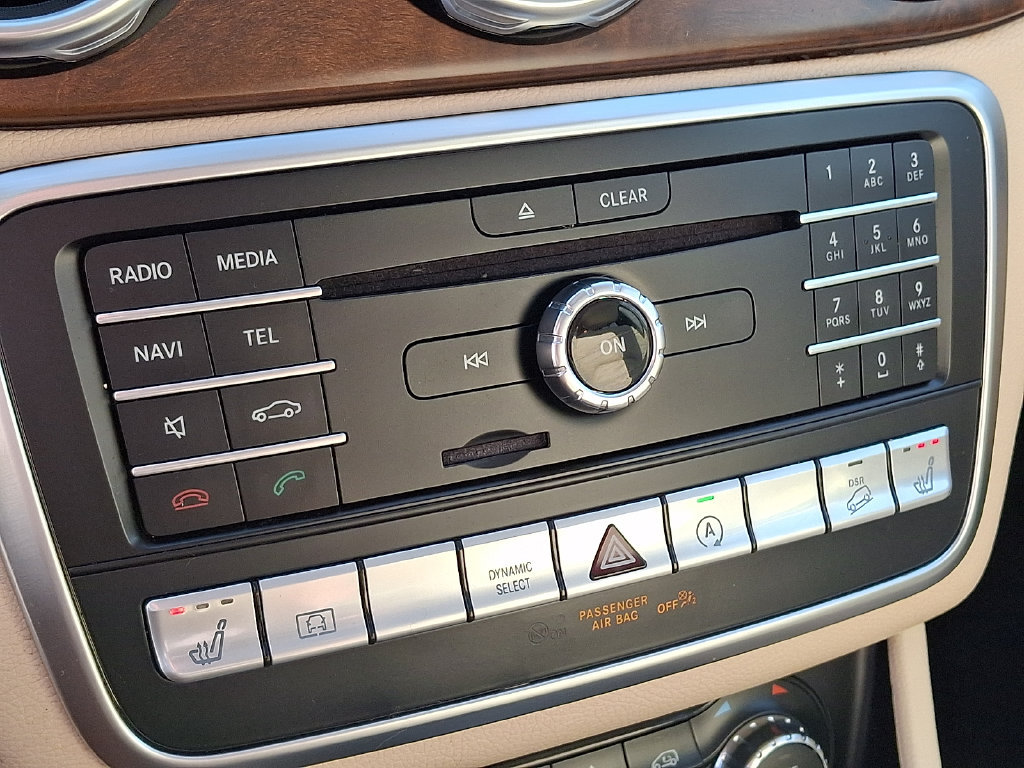 Used 2020 Mercedes-Benz GLA 250 4MATIC w/ Premium Package image 25