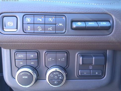 Used 2024 GMC Yukon XL Denali w/ Advanced Technology Package AWD/4WD image 6