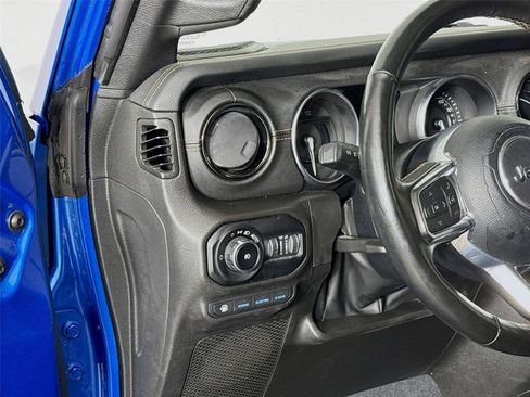 Used 2022 Jeep Wrangler Unlimited Sahara image 7