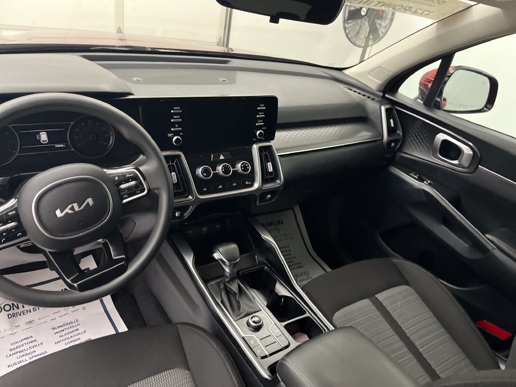 Used 2023 Kia Sorento LX FWD image 12