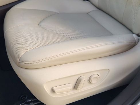 Used 2020 Toyota Highlander Limited image 24