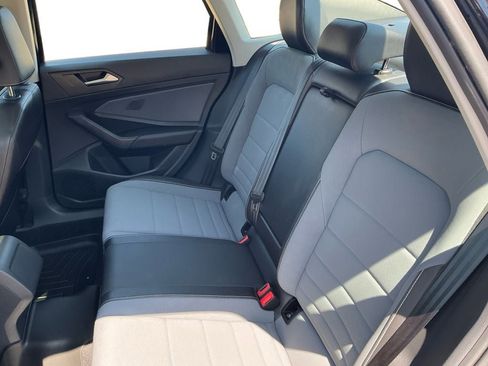 Used 2025 Volkswagen Jetta SE FWD image 13