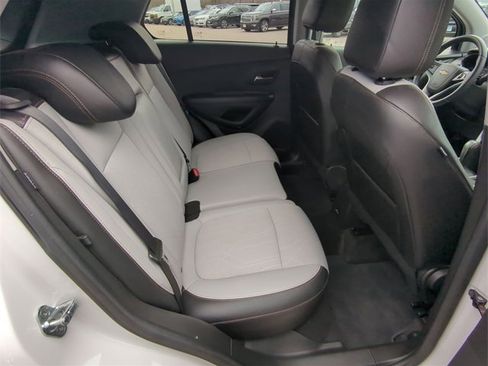 Certified 2022 Chevrolet Trax LT w/ LT Convenience Package image 26