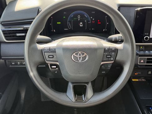 Used 2025 Toyota Camry LE image 16