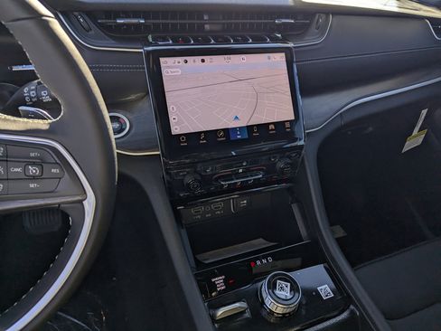 New 2025 Jeep Grand Cherokee L Limited image 10