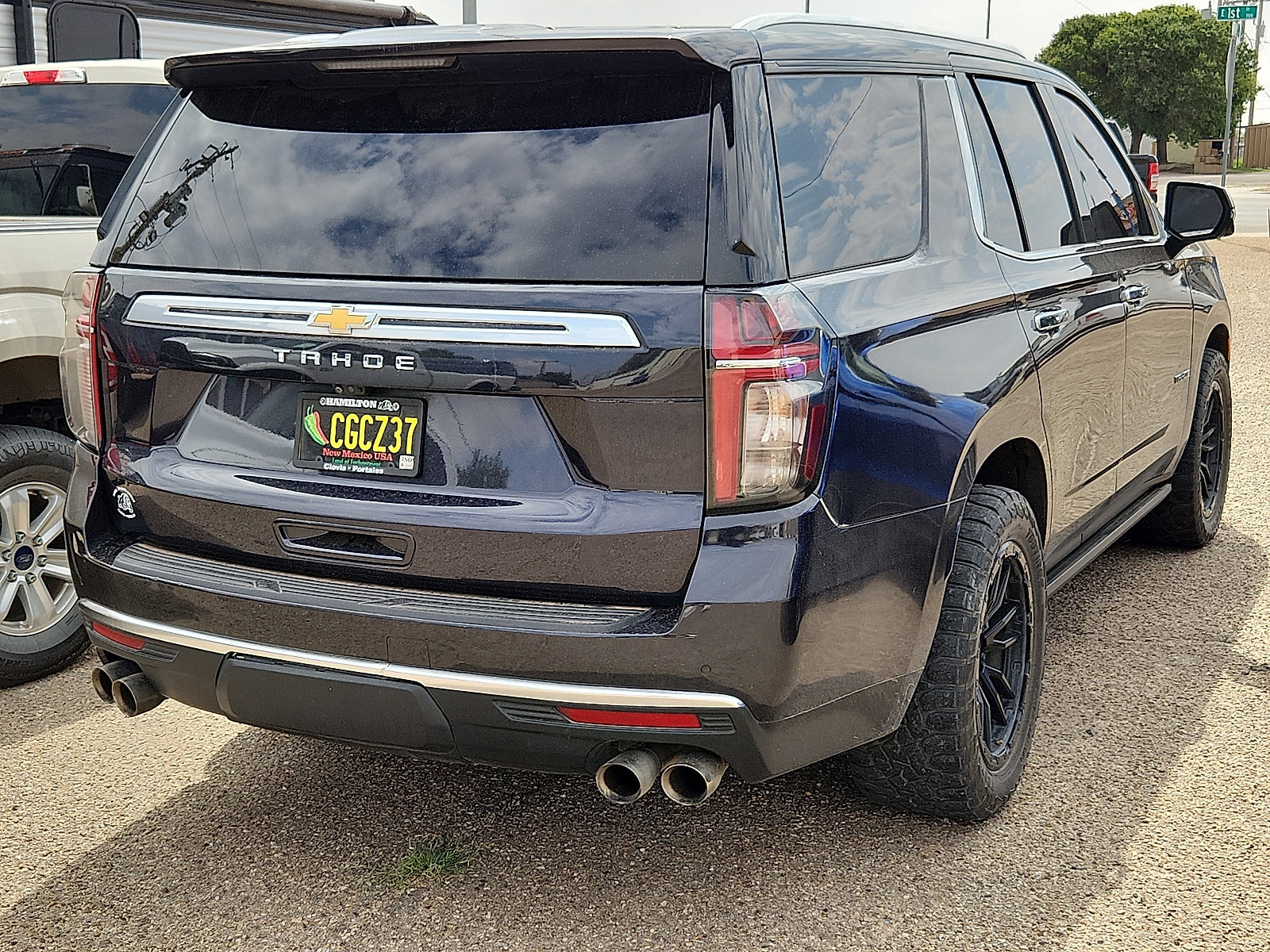 Used 2022 Chevrolet Tahoe High Country AWD/4WD image 3