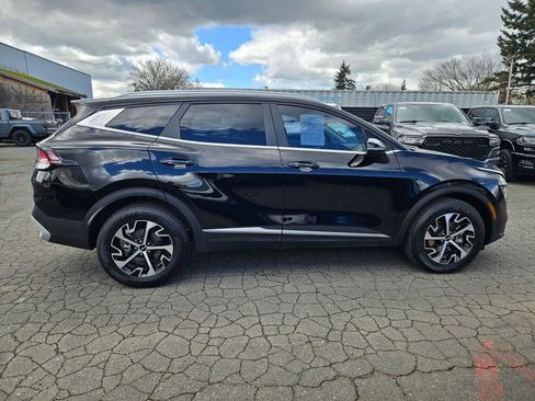 Used 2024 Kia Sportage EX AWD/4WD image 8