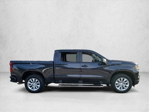Used 2022 Chevrolet Silverado 1500 Custom image 4