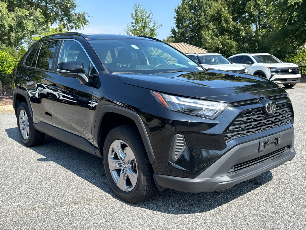 Used 2025 Toyota RAV4 XLE AWD/4WD image 4