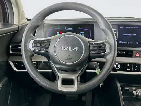 Used 2025 Kia Sportage LX image 17