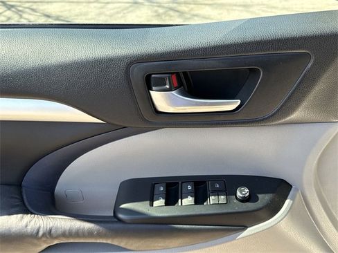 Used 2015 Toyota Highlander XLE image 15