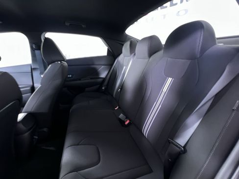 Used 2025 Hyundai Elantra SEL image 25