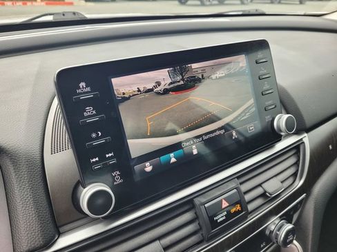 Used 2018 Honda Accord Touring image 14