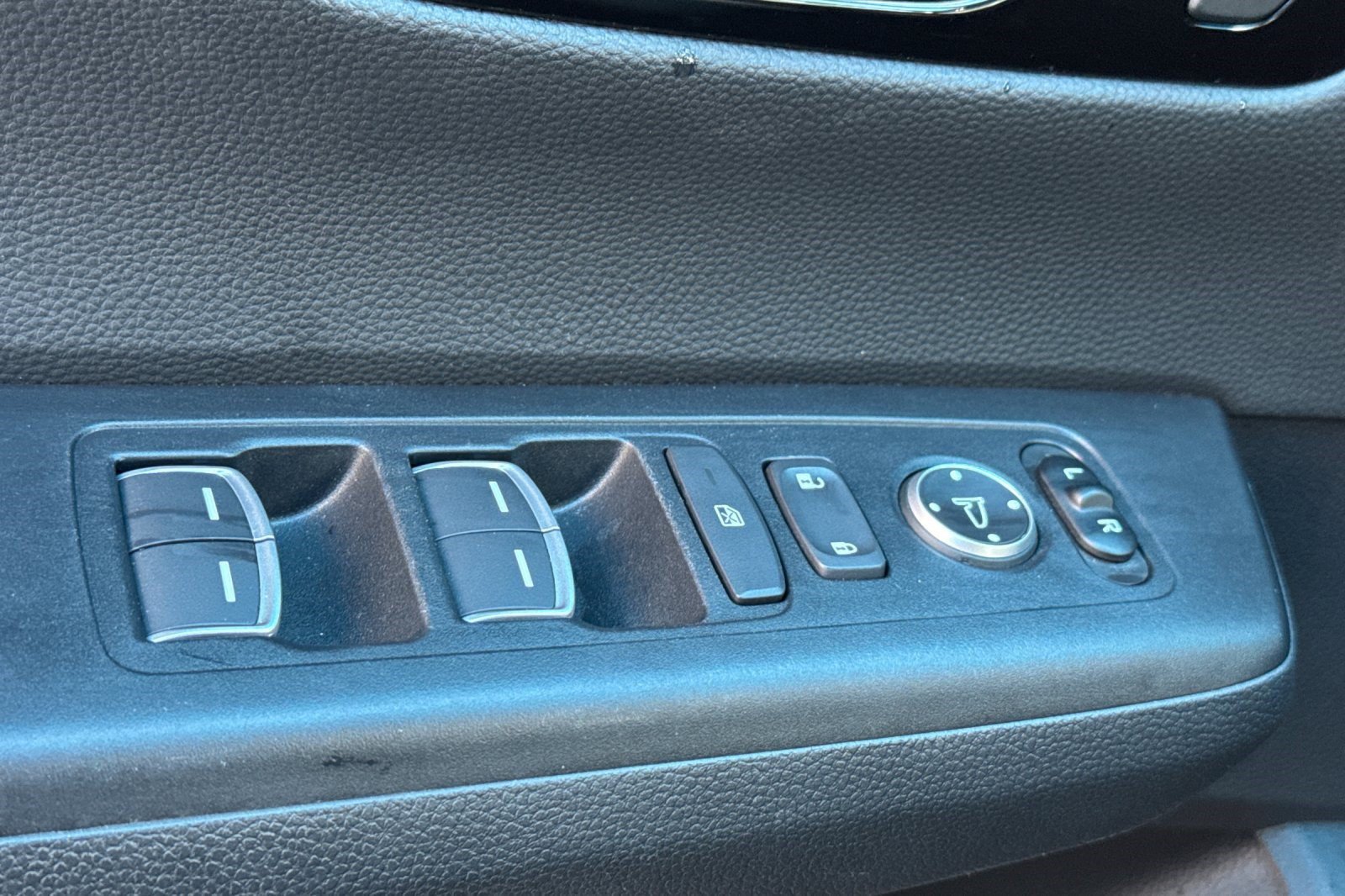 Used 2025 Honda CR-V EX-L image 14
