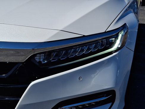 Used 2019 Honda Accord Touring image 9