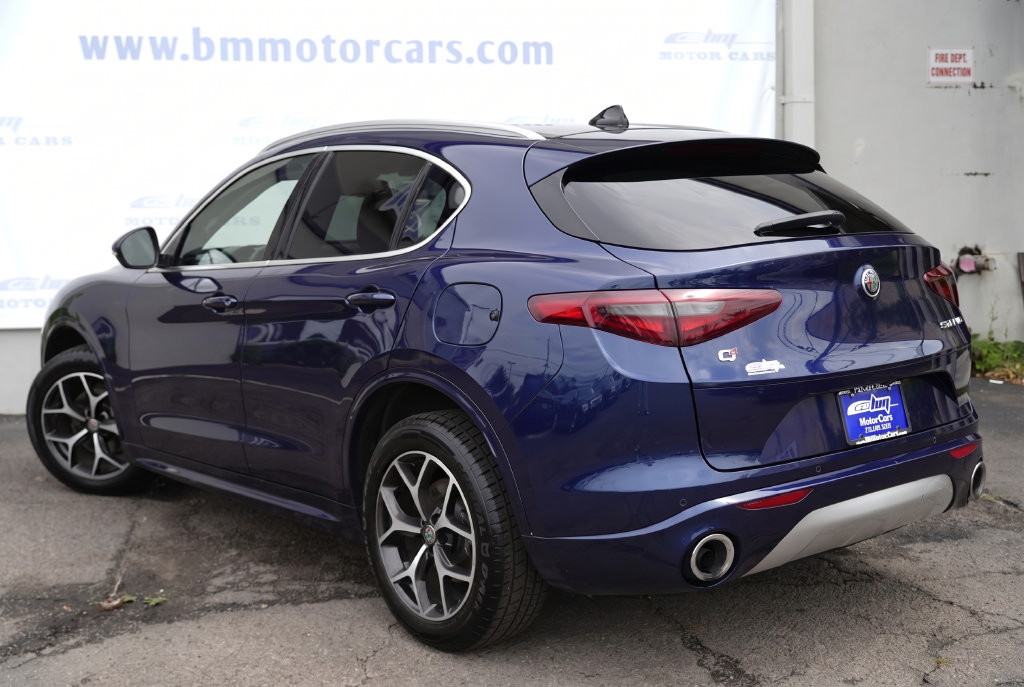 Used 2021 Alfa Romeo Stelvio Ti AWD/4WD image 4