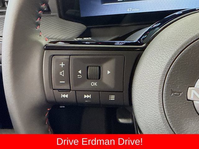 Used 2025 Nissan Kicks SR FWD image 12