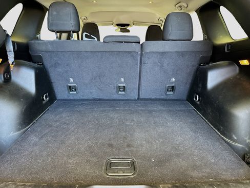 Used 2019 Jeep Cherokee Latitude w/ Popular Appearance Group image 15