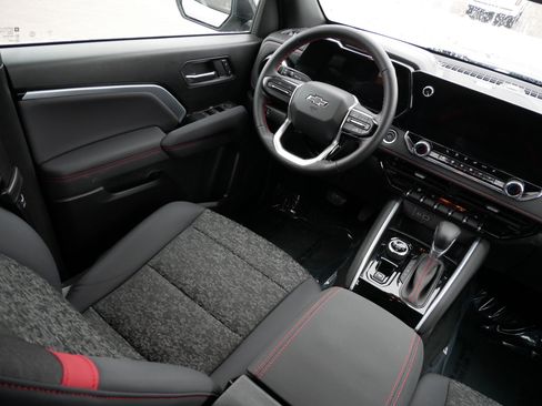 Used 2024 Chevrolet Colorado Z71 w/ Z71 Convenience Package 2 image 9