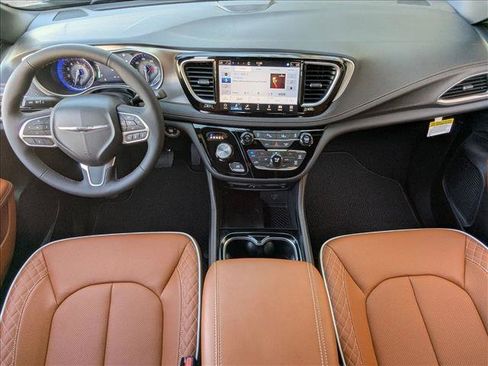New 2026 Chrysler Pacifica Pinnacle FWD image 15